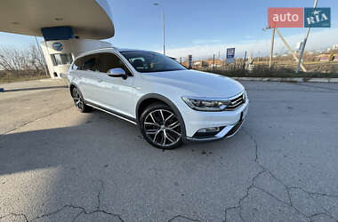 Универсал Volkswagen Passat Alltrack 2016 в Миргороде