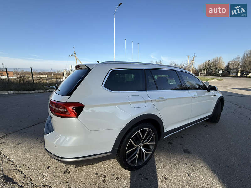Универсал Volkswagen Passat Alltrack 2016 в Миргороде