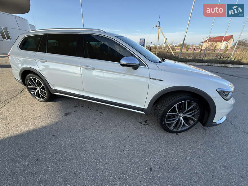 Универсал Volkswagen Passat Alltrack 2016 в Миргороде