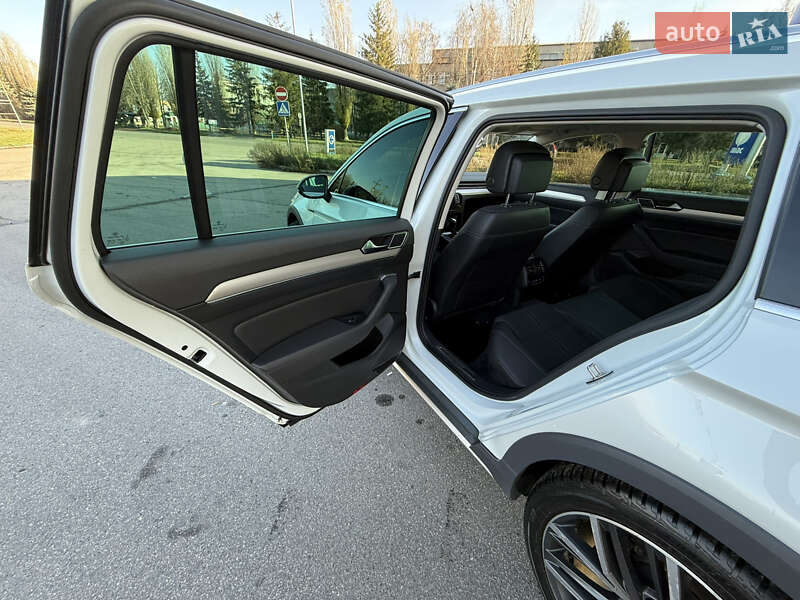 Универсал Volkswagen Passat Alltrack 2016 в Миргороде
