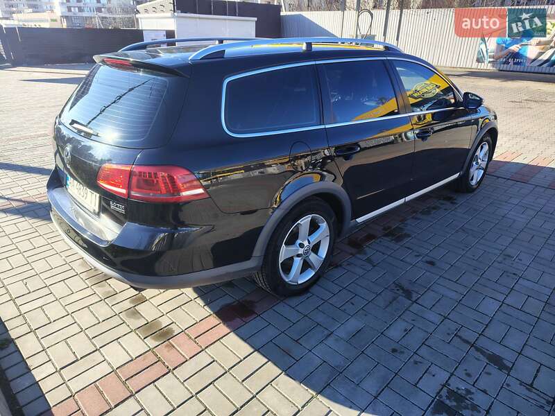 Універсал Volkswagen Passat Alltrack 2014 в Києві