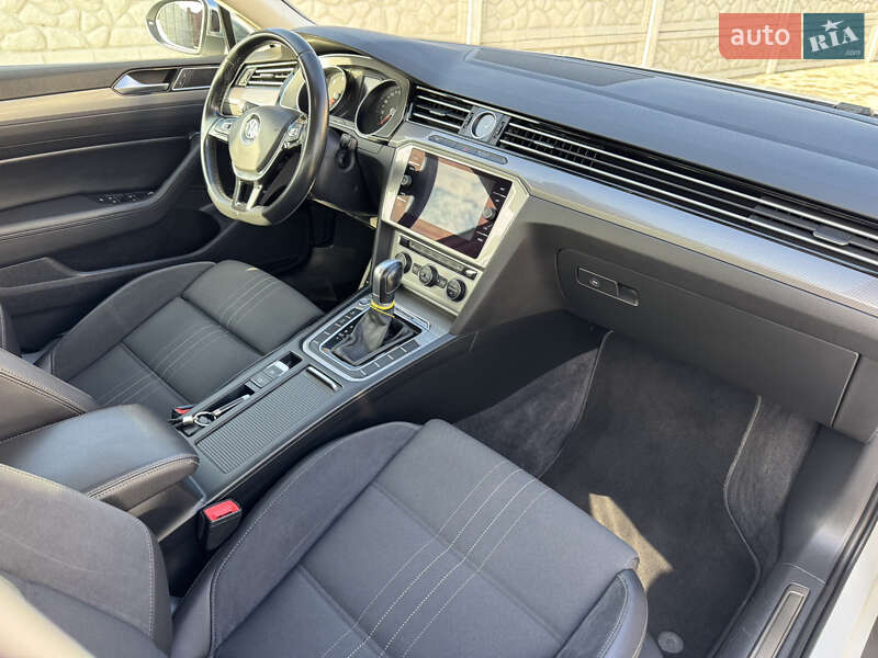 Универсал Volkswagen Passat Alltrack 2018 в Дубно