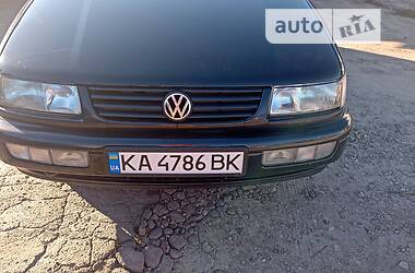 Седан Volkswagen Passat B4 1995 в Киеве