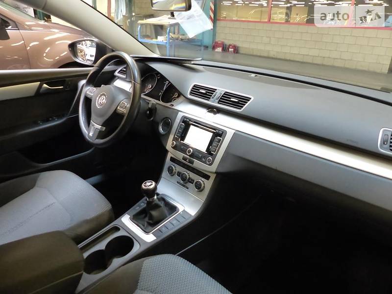 Volkswagen Passat 2012 року