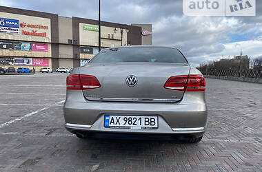 Седан Volkswagen Passat B7 2012 в Харькове