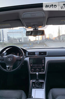 Седан Volkswagen Passat B7 2012 в Киеве