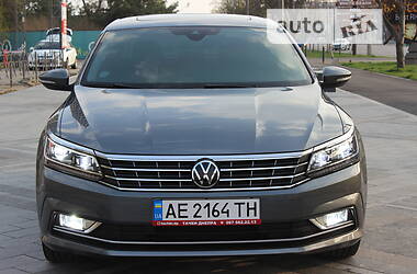 Седан Volkswagen Passat B7 2018 в Дніпрі