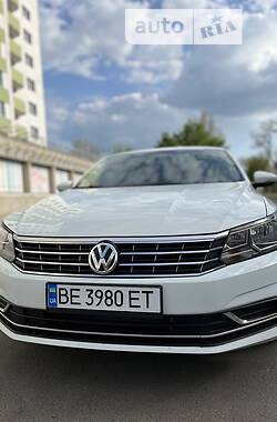 Седан Volkswagen Passat B7 2016 в Николаеве