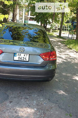 Седан Volkswagen Passat B7 2013 в Днепре