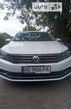 Седан Volkswagen Passat B7 2016 в Днепре