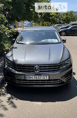Седан Volkswagen Passat B7 2016 в Одессе
