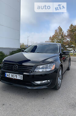 Седан Volkswagen Passat B7 2014 в Днепре