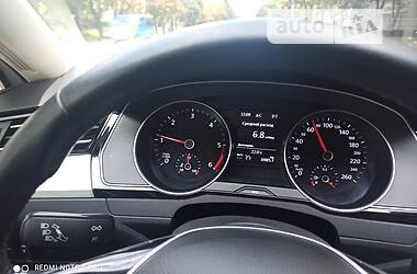 Седан Volkswagen Passat B8 2016 в Днепре