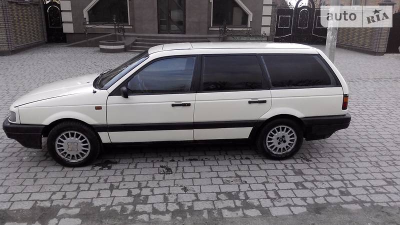 Универсал Volkswagen Passat 1990 в Ровно