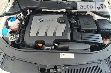 Седан Volkswagen Passat 2010 в Днепре