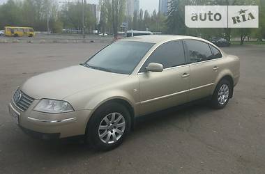 Седан Volkswagen Passat 2003 в Киеве