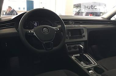 Седан Volkswagen Passat 2017 в Львове
