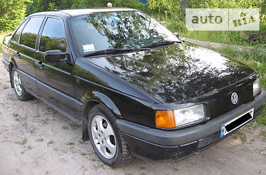 Седан Volkswagen Passat 1991 в Старой Выжевке
