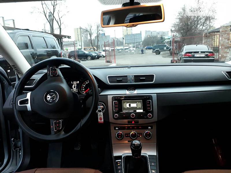 Універсал Volkswagen Passat 2012 в Дніпрі