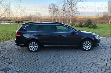 Універсал Volkswagen Passat 2011 в Луцьку