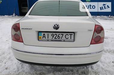 Седан Volkswagen Passat 2003 в Киеве