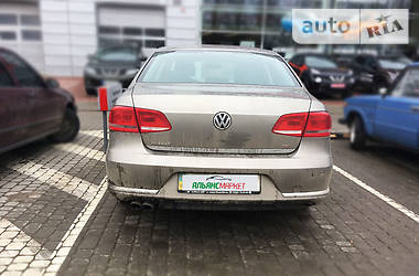 Седан Volkswagen Passat 2012 в Ивано-Франковске