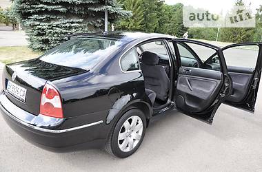 Седан Volkswagen Passat 2003 в Ровно