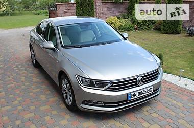 Седан Volkswagen Passat 2015 в Радивилове