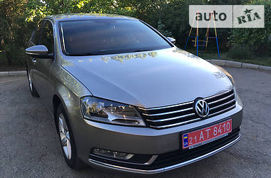 Седан Volkswagen Passat 2013 в Харькове