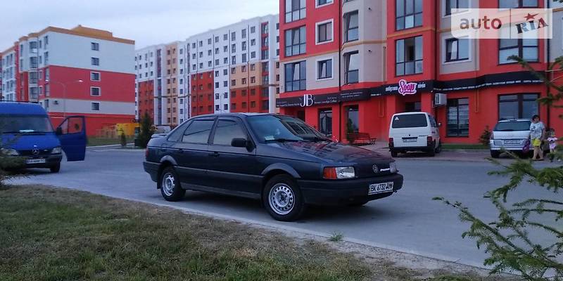 Седан Volkswagen Passat 1989 в Ровно