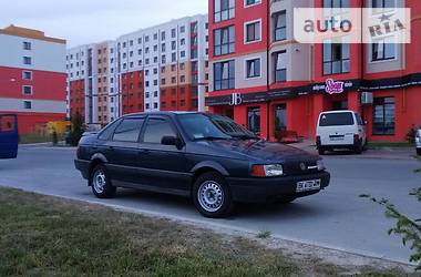 Седан Volkswagen Passat 1989 в Ровно