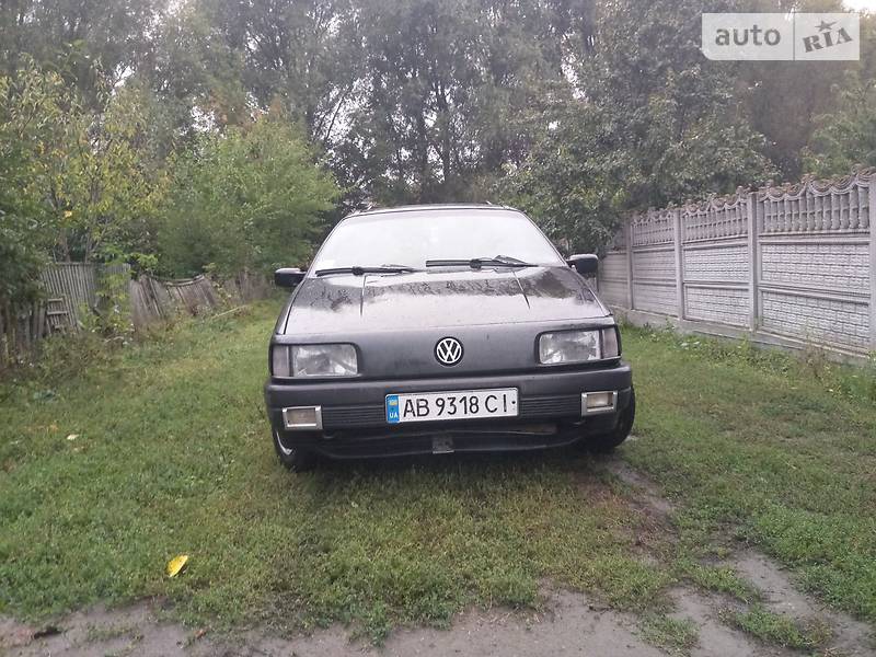 Универсал Volkswagen Passat 1990 в Погребище