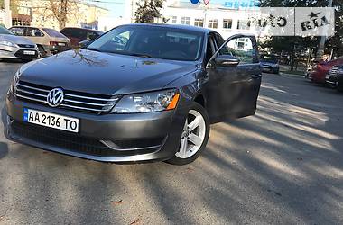 Седан Volkswagen Passat 2012 в Києві