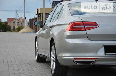 Седан Volkswagen Passat 2015 в Луцке