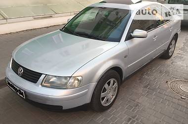 Седан Volkswagen Passat 2000 в Одессе