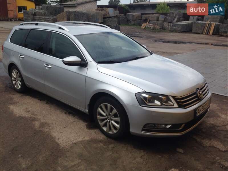 Універсал Volkswagen Passat 2012 в Коростишеві