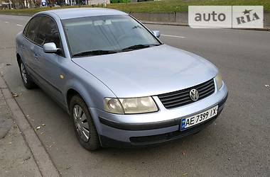 Седан Volkswagen Passat 2000 в Днепре