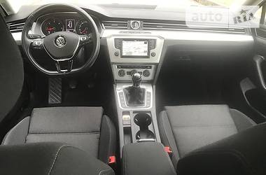 Седан Volkswagen Passat 2016 в Львове