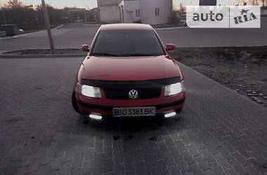 Седан Volkswagen Passat 1999 в Гусятине