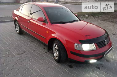 Седан Volkswagen Passat 1999 в Гусятине