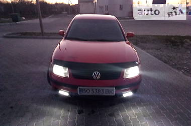 Седан Volkswagen Passat 1999 в Гусятине