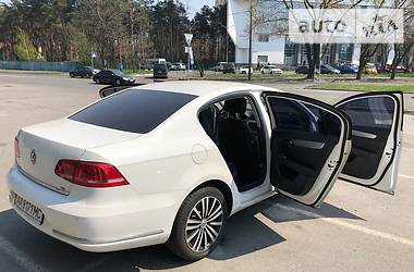 Седан Volkswagen Passat 2012 в Киеве