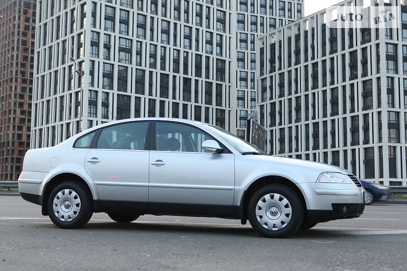 Седан Volkswagen Passat 2004 в Києві