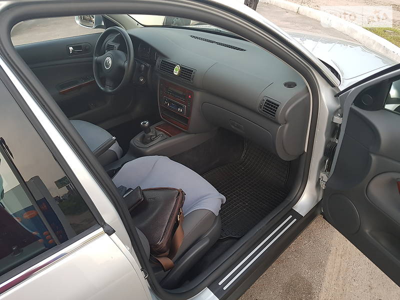 Седан Volkswagen Passat 2004 в Києві