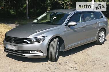 Універсал Volkswagen Passat 2015 в Ужгороді