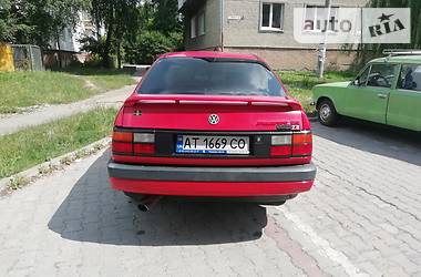 Седан Volkswagen Passat 1992 в 