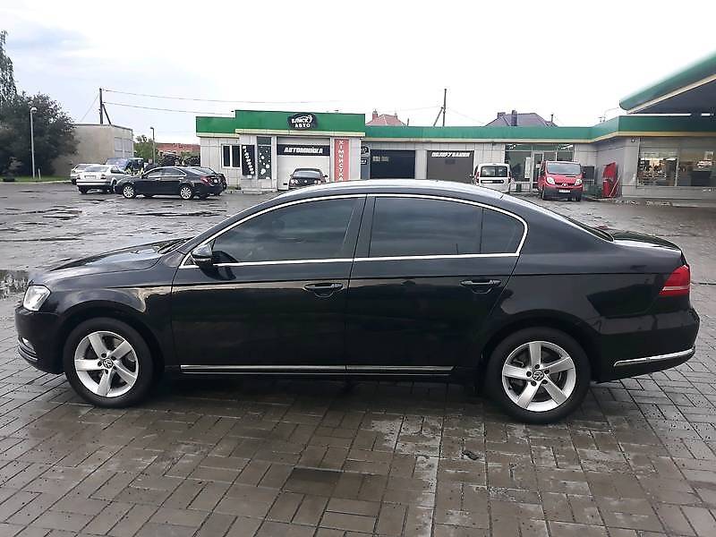 Седан Volkswagen Passat 2011 в Луцьку