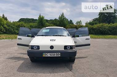 Седан Volkswagen Passat 1990 в Львові