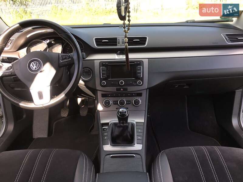 Универсал Volkswagen Passat 2012 в Житомире