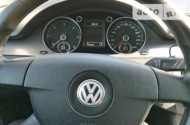 Универсал Volkswagen Passat 2010 в Киеве